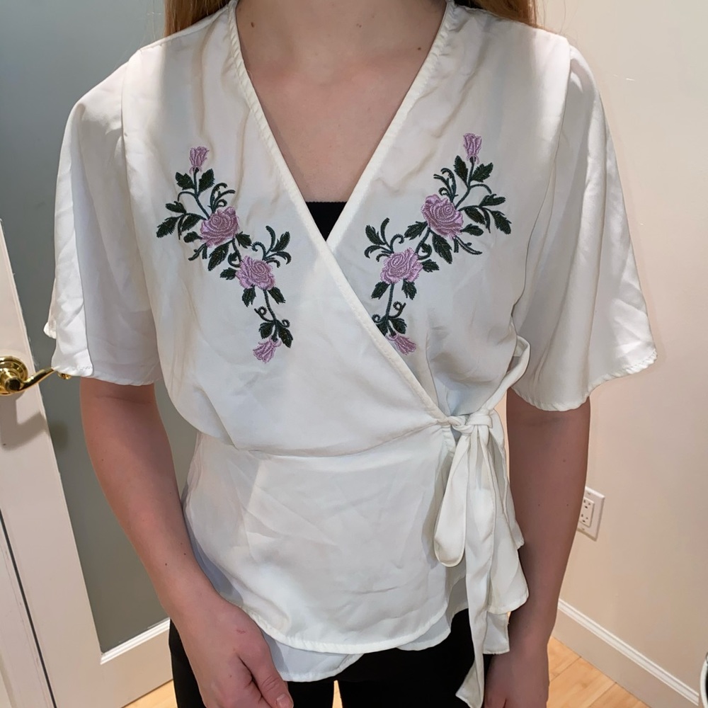 White top with flower embroidery